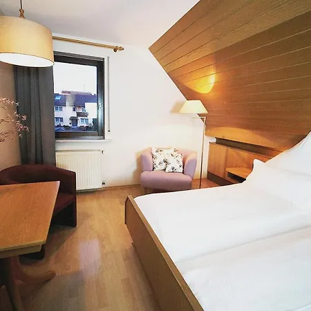 Hirsch Inn *